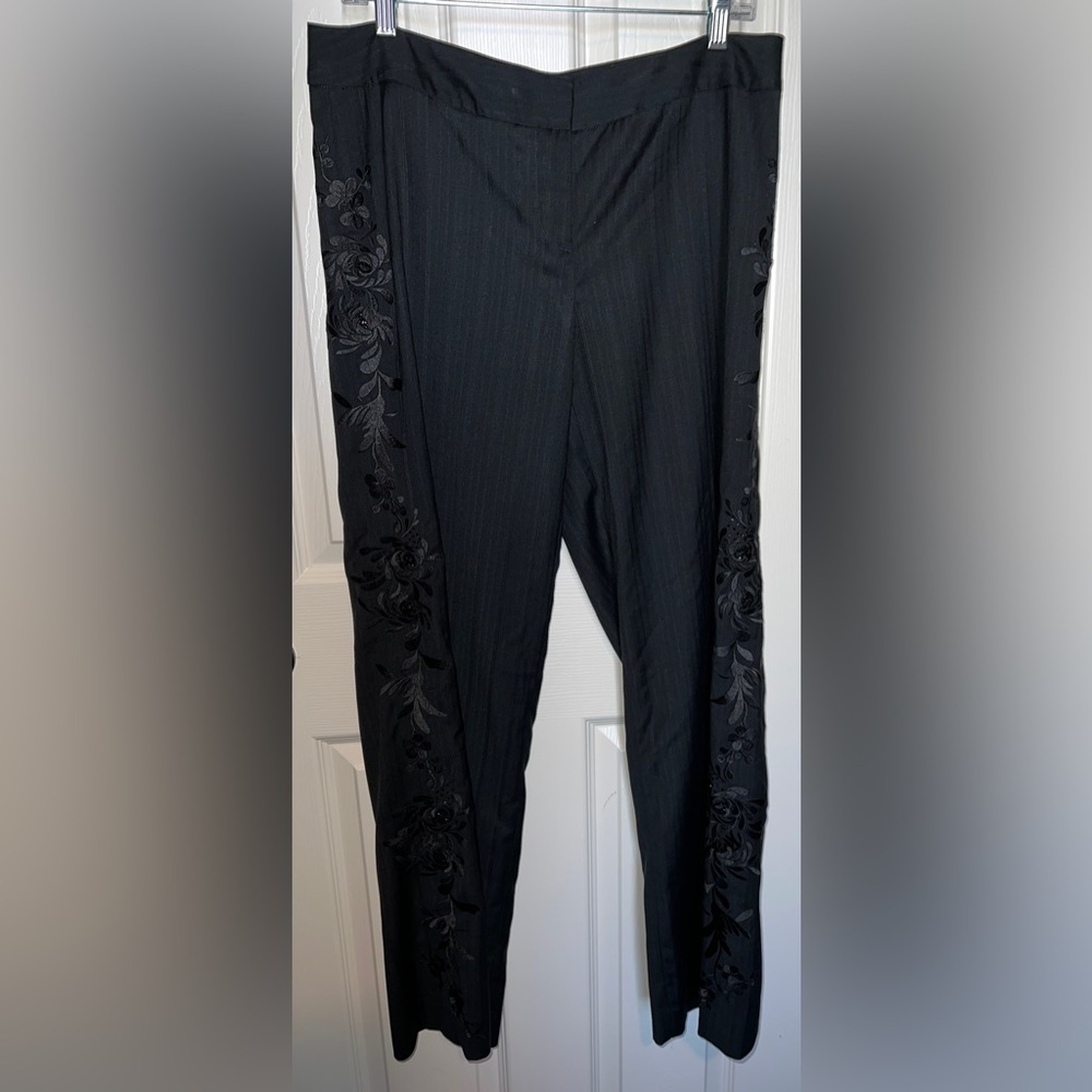 🌹 Express Embroidered Roses Wide Leg Pant - Picture 3 of 6